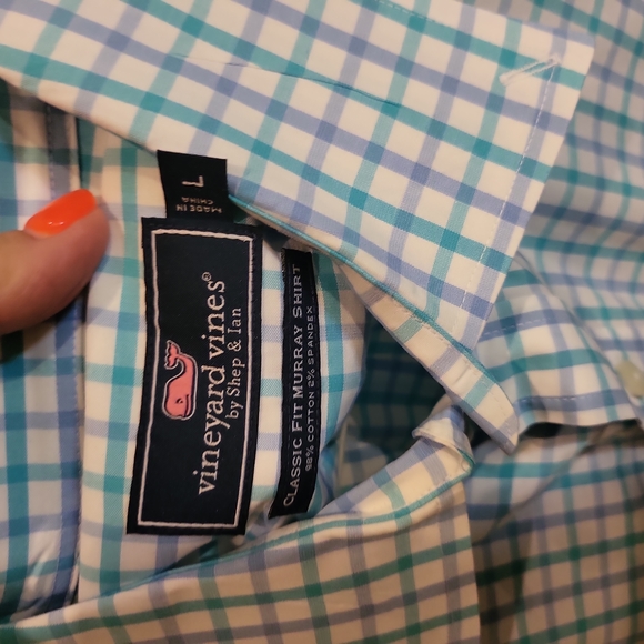 Vineyard vines button up shirt - Picture 2 of 3